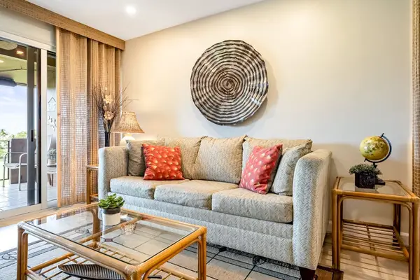 Cozy Coastal-Inspired Lounge