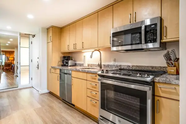 Fully Equipped Gourmet Kitchenette