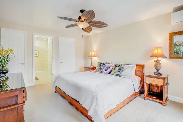 Second master suite located upstairs with king bed, ceiling fan, flat screen tv and an ensuite bathroom.