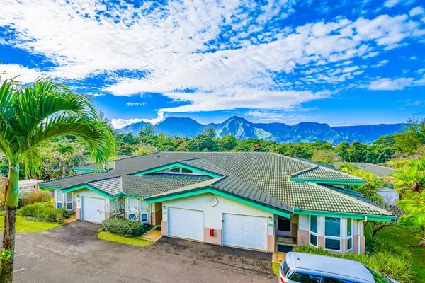 Aerial view of the vacation home that awaits you, showing you the expansive views that will surround you.