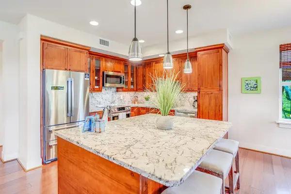 Granite Island Made For Entertaining