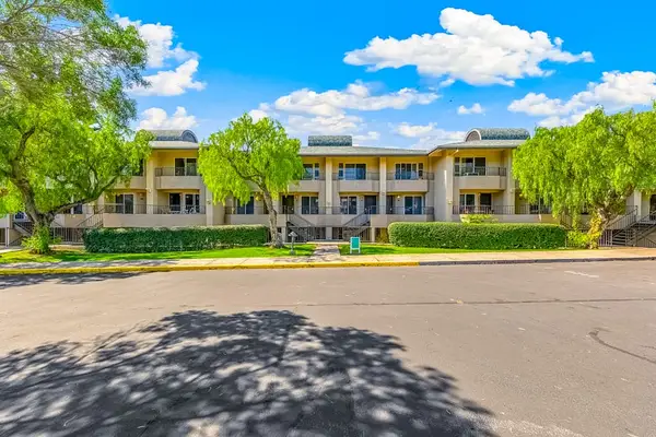 Resort Style Residence With Ample Parking