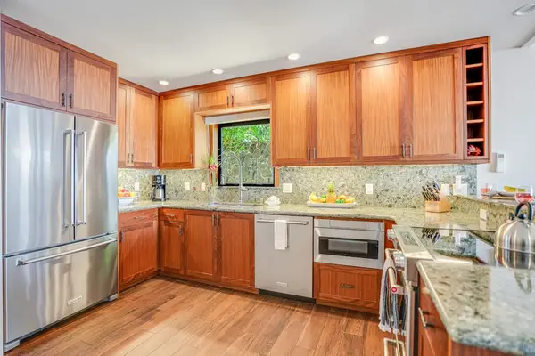 Fully equipped kitchen for family cooking together