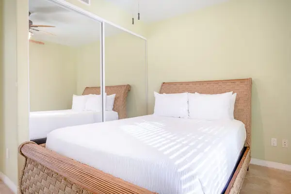 Queen Guest Suite Bed with Crisp Linens & Mirrored Closet Storage