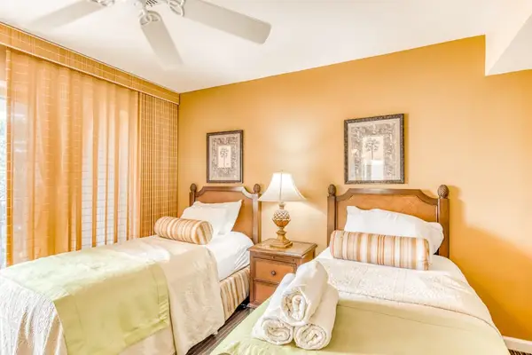 Comfortable Guest Bedroom For Sweet Dreams