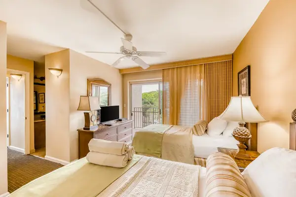 Spacious Guest Suite With Cozy Island Style