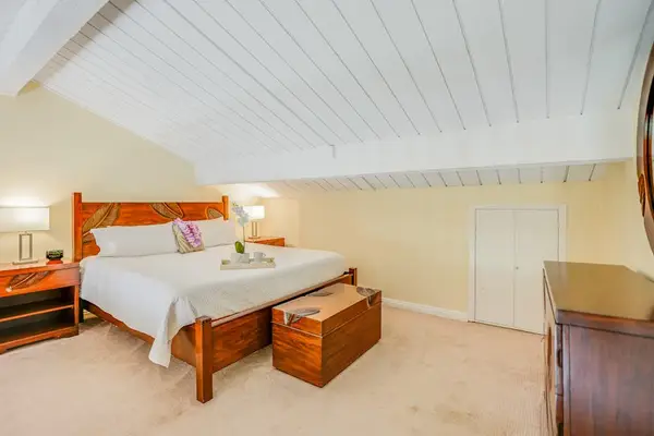Rest comfortably in this bright loft after exciting island adventures