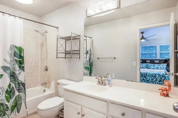 Fresh Full Bathroom With Modern Vanity