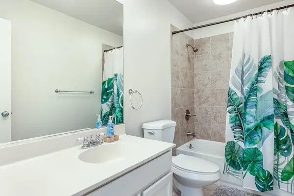 Clean Full Bathroom With Shower Tub