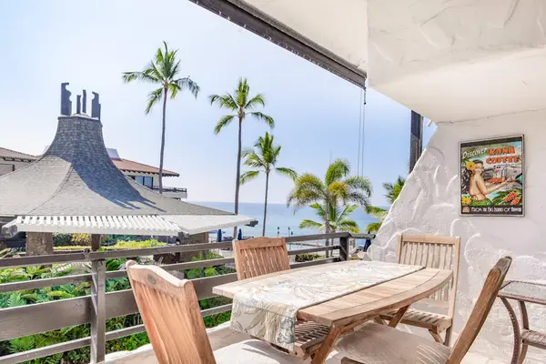 Covered Ocean View Lanai with Outdoor Dining Table & Tropical Views