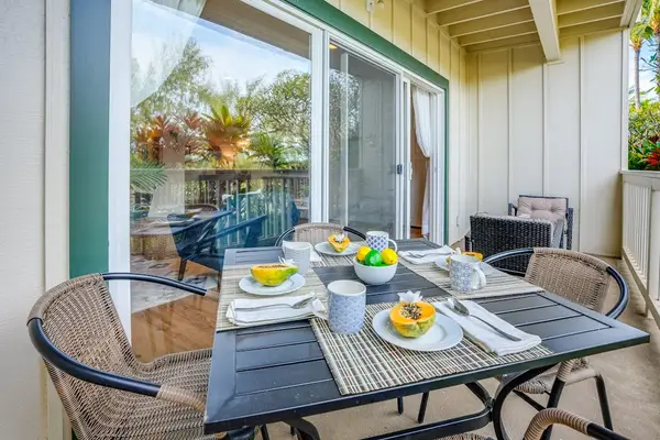 Outdoor Dining Patio For Island Meals