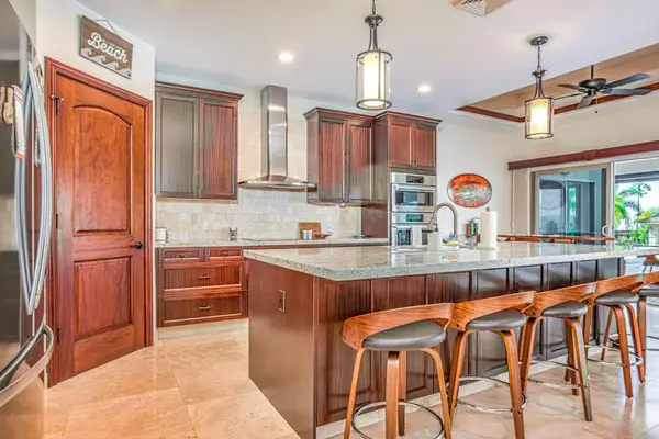Kitchen Island Made For Entertaining