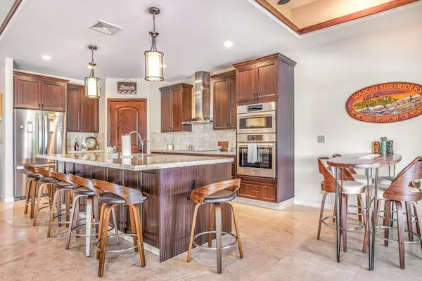 Gourmet Kitchen With Island Style