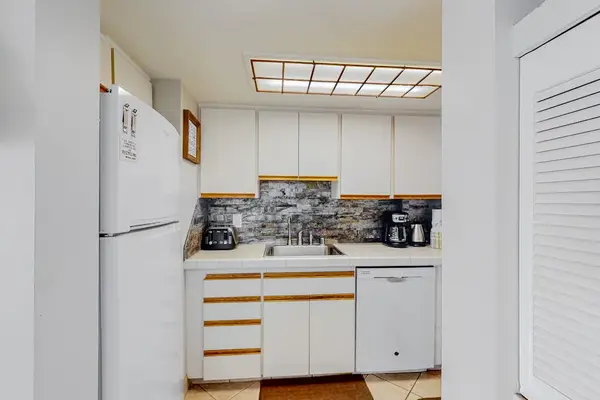 Bright Kitchenette For Easy Island Meals