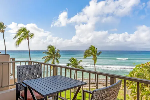 Breakfast With Endless Pacific Views