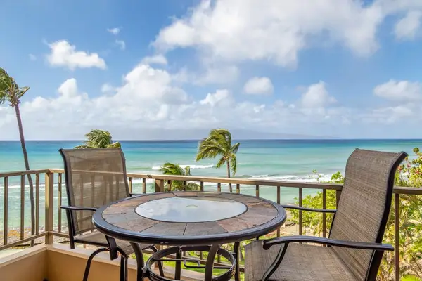 Romantic Oceanfront Breakfast Nook