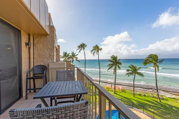 Ocean Breeze Dining On Your Private Lanai