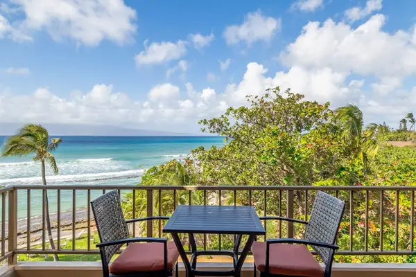 Oceanfront Lanai Made For Sunset Dining