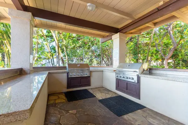 Outdoor Kitchen Ready For Island Feasts
