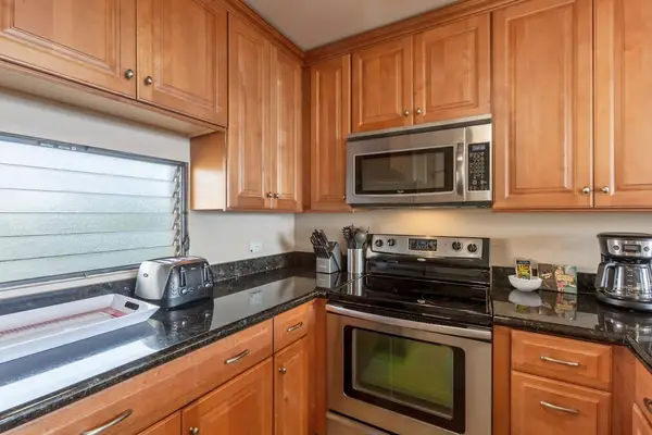 Sunlit Kitchen Designed For Easy Entertaining