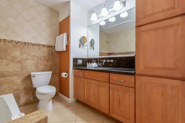 Resort Style Bathroom With Dual Storage