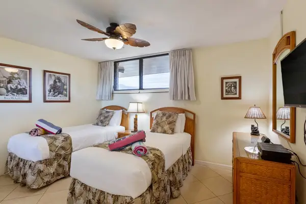 Cheerful Guest Bedroom For Sweet Dreams