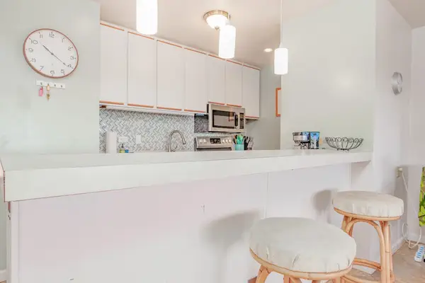 Bright Kitchen With Breakfast Bar