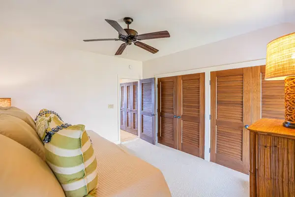 Comfortable Bedroom With Island Style