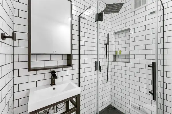 Modern walk-in shower for a refreshing, comfortable start
