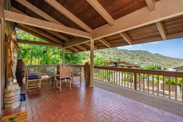 Covered lanai with outdoor space for fresh air
