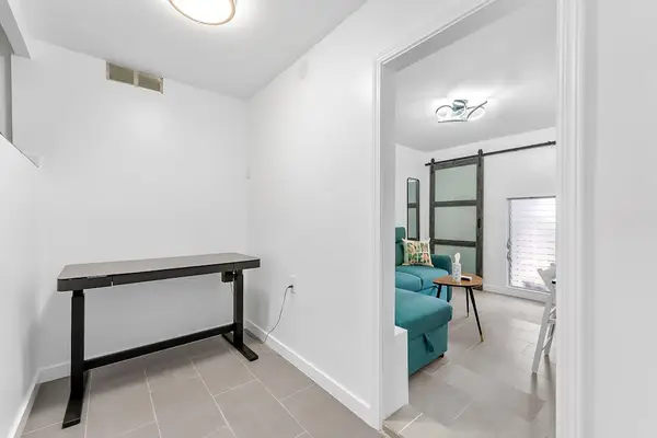 Work nook with storage for an organized stay