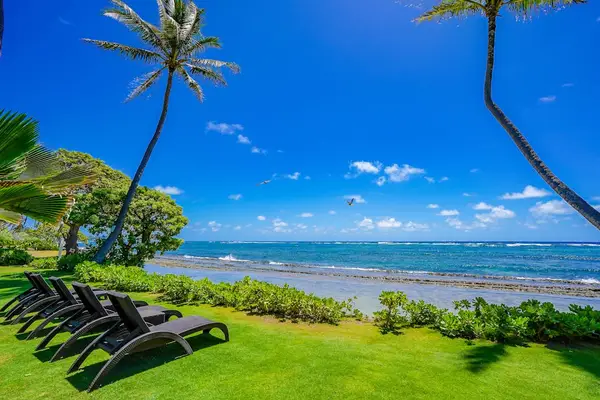 Ocean view overlooking the beautiful shoreline below