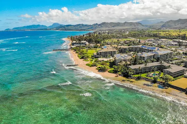 Drone view highlighting the property's convenient location