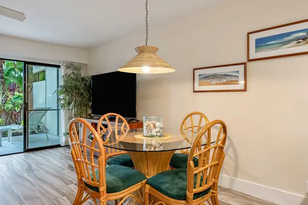 Bright dining area brings guests together for cheerful island meals