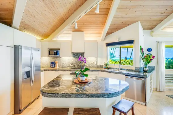 Cook comfortably throughout your relaxing island vacation