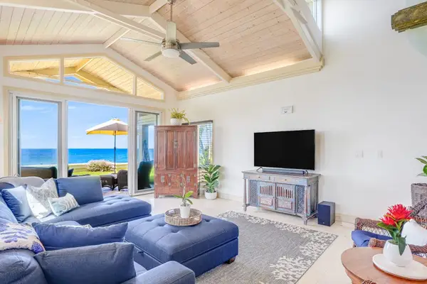 Gather together while enjoying  sunshine through large windows