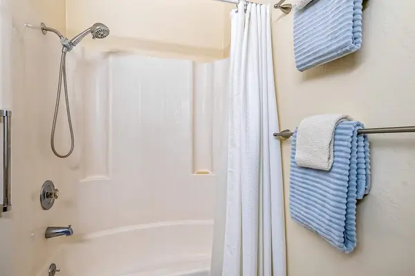 Shower And Tub For Everyday Comfort