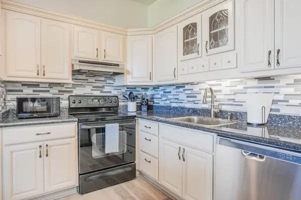 Modern Kitchen With Coastal Elegance