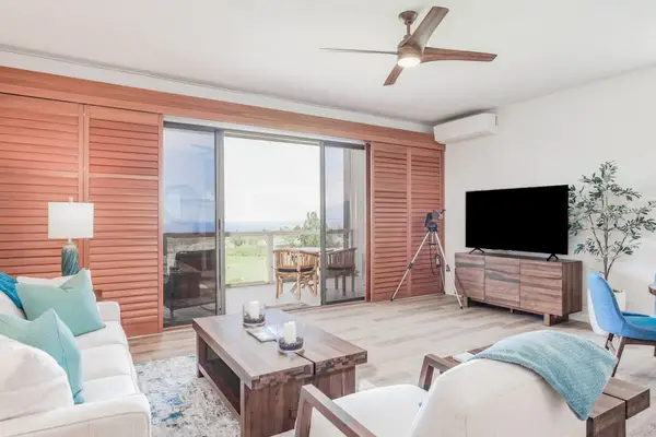 Ocean View Living Space With Lanai Access