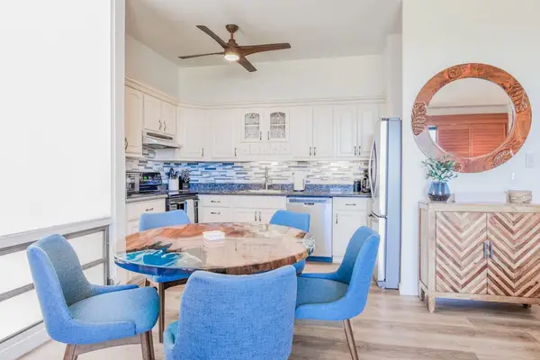 Cozy Dining Nook Beside The Chef's Kitchen