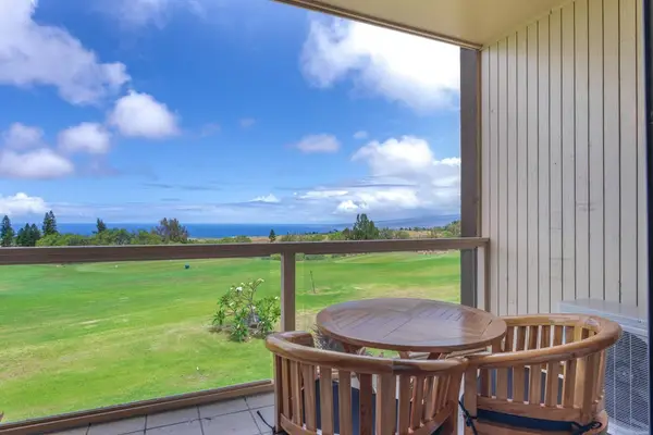 Private Lanai Overlooking The Pacific
