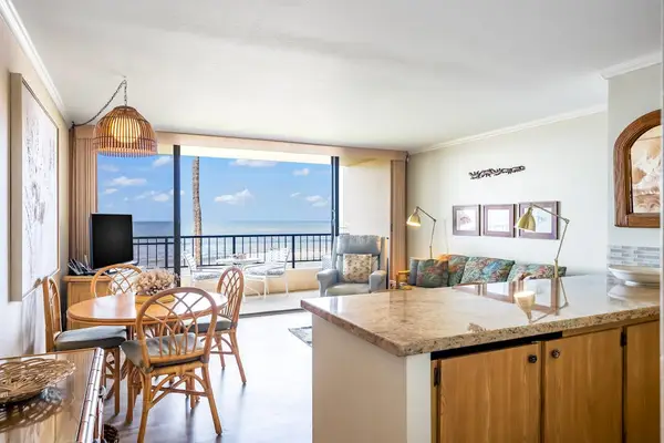 Seamless Kitchen-To-Living Layout To Stay Connected