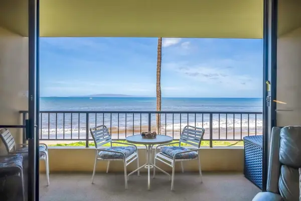 Front-Row Seats To Endless Pacific Blue Horizons