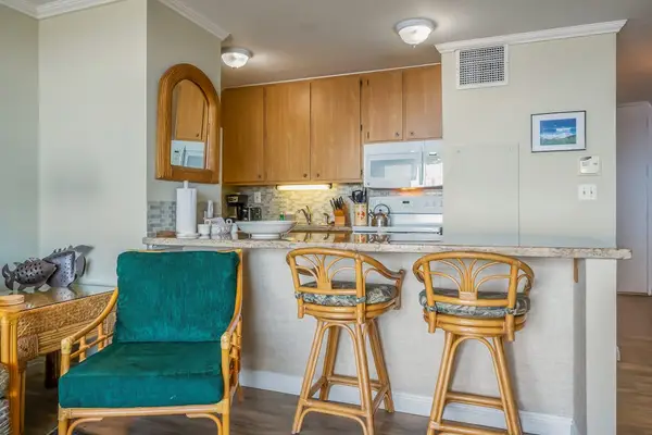 Casual Breakfast Bar Perfect For Quick Bites Together