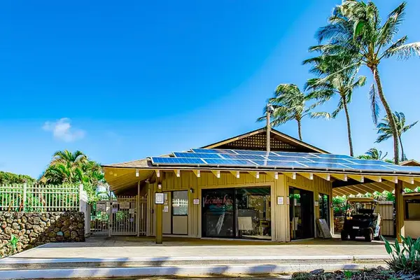 Explore nearby restaurants and local spots for refreshing drinks and casual evenings