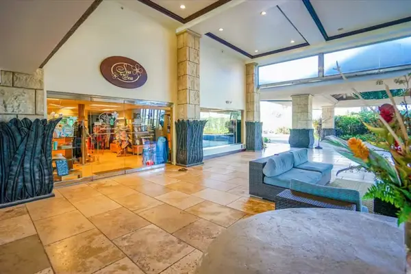 Open-Air Resort Courtyard & Lobby Seating