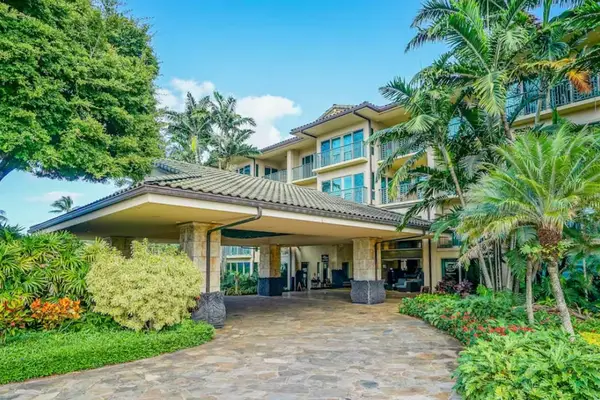 Main Resort Entrance & Covered Porte-Cochère