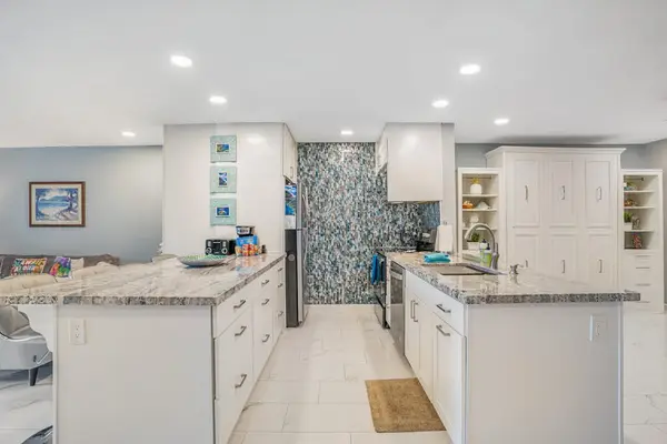 Fully Equipped Gourmet Kitchen