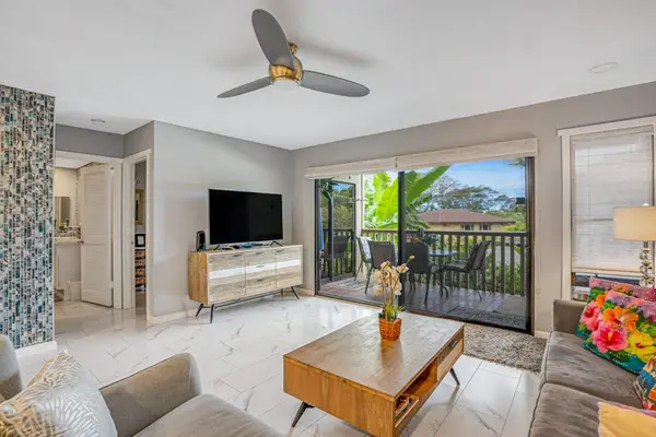 Bright Living Room With Lanai Access