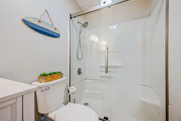 Bright Bathroom With Modern Touches